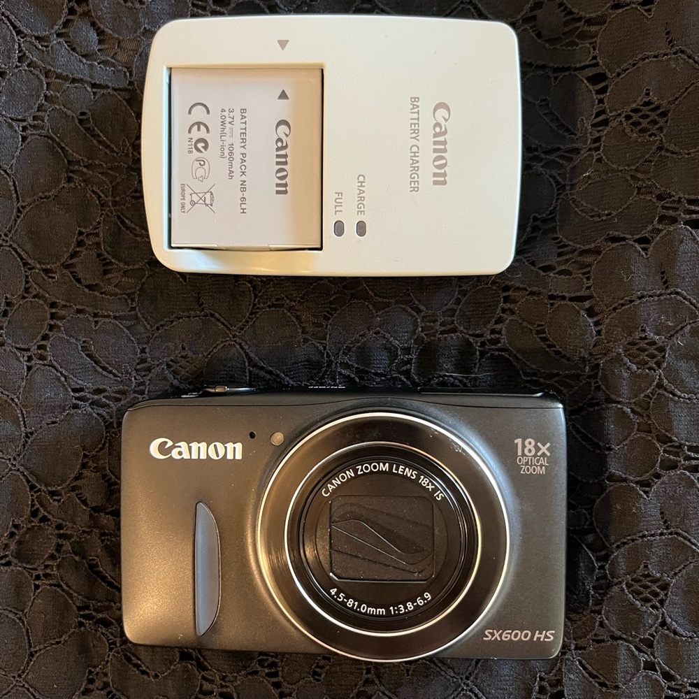CANON SX600 HS 18x optical zoom digital camera